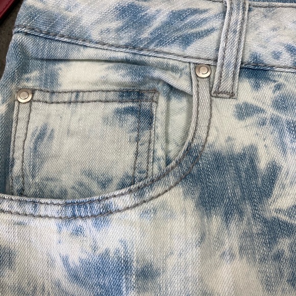 Lane Bryant Size 24 Acid Wash Jean Capris - Inseam 20 inches - Picture 4 of 9